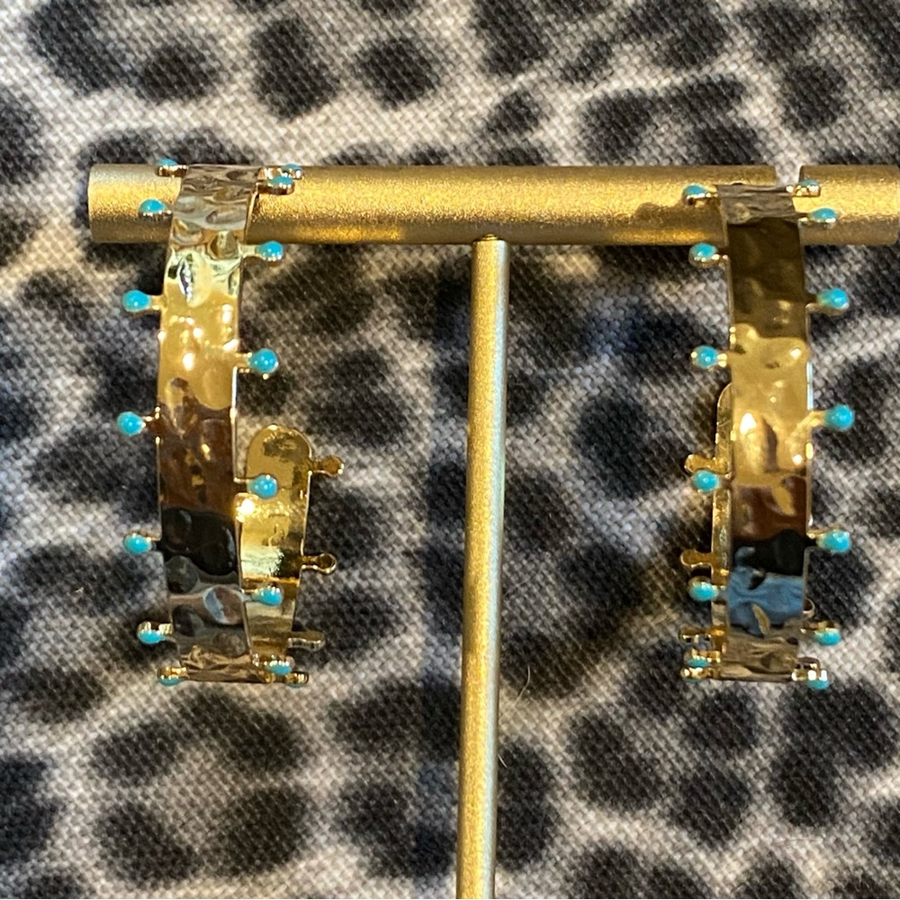 Gold Hammered Hoop Earrings Enamel Dot Detail NWT - Picture 10 of 13
